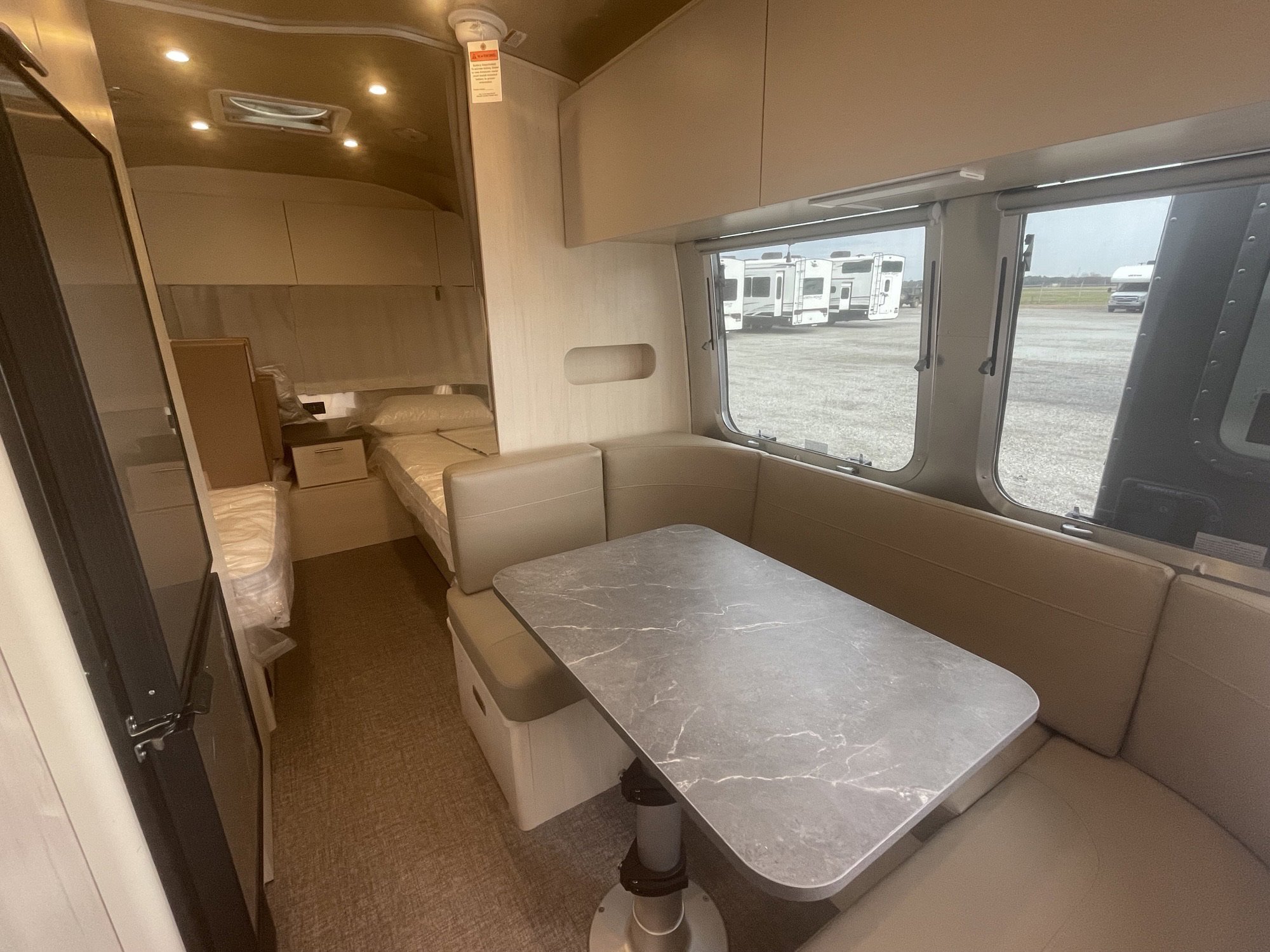 2026 AIRSTREAM FLYING CLOUD 23FBT - Image 10