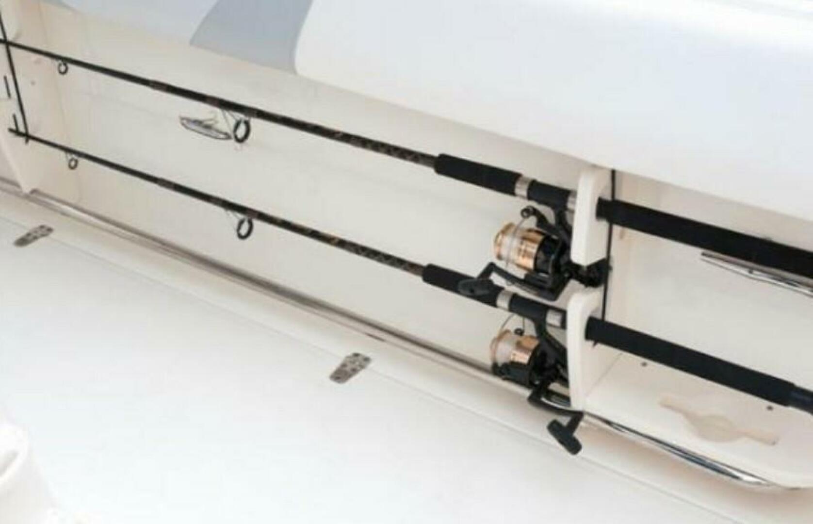 2014 Boston Whaler 220 OUTRAGE Base - Image 22