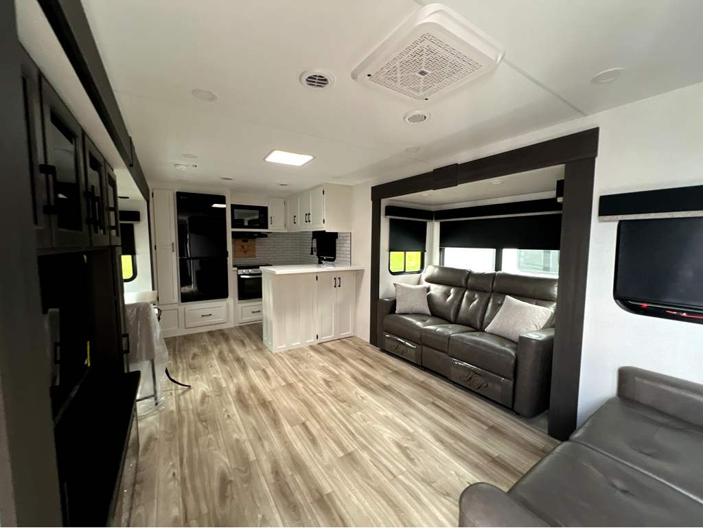 2027 VENTURE RV SPORTTREK 336VRK - Image 6