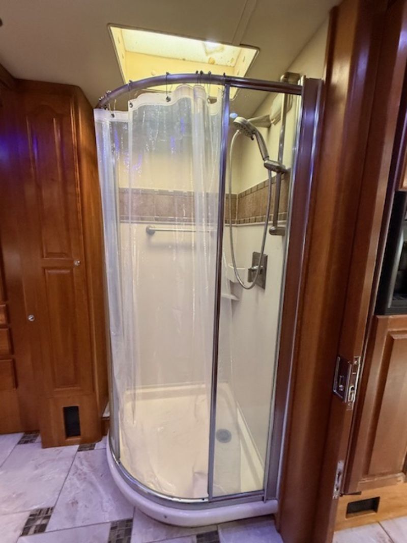 2005 Country Coach Magna 630 45 Rembrandt - Image 15