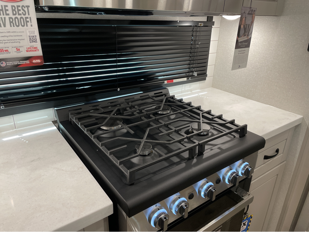 2026 Jayco North Point 382FLRB - Image 10