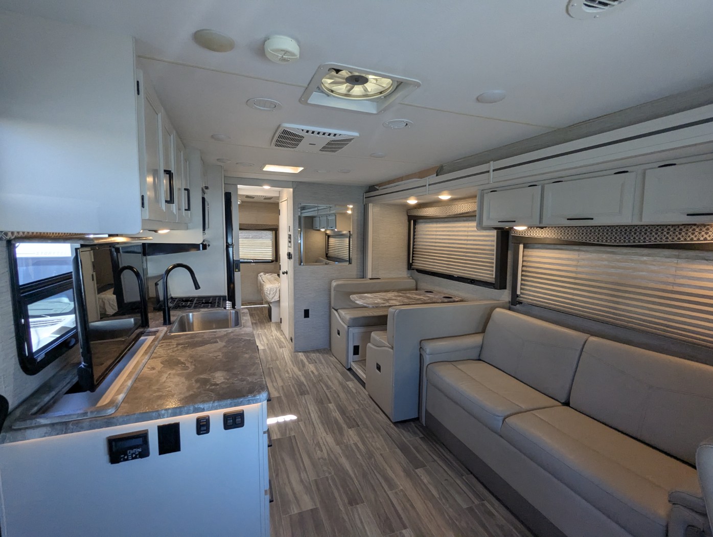 2022 Thor Motor Coach A.C.E. 30.3 - Image 10