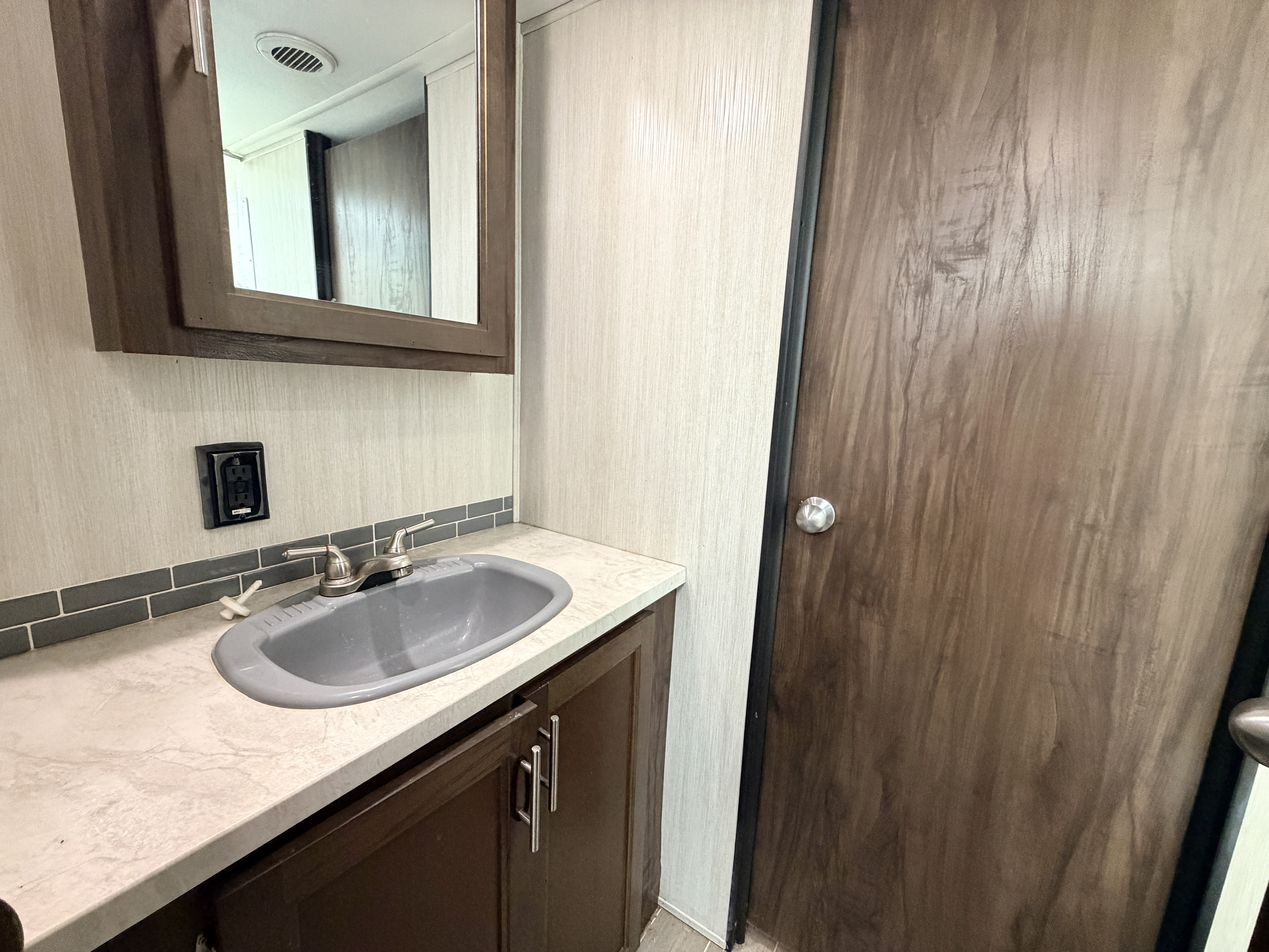 2020 Forest River Cherokee Grey Wolf 27RR - Image 16