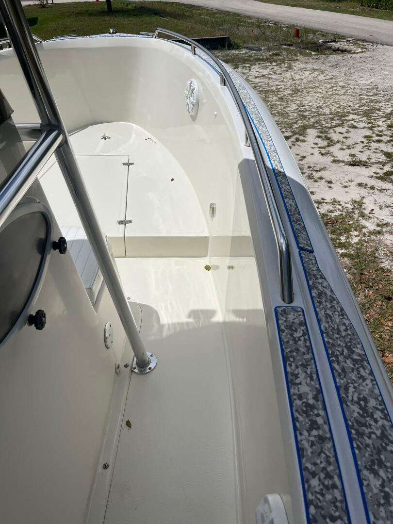 1998 Blue Fin 25 Center Console - Image 11
