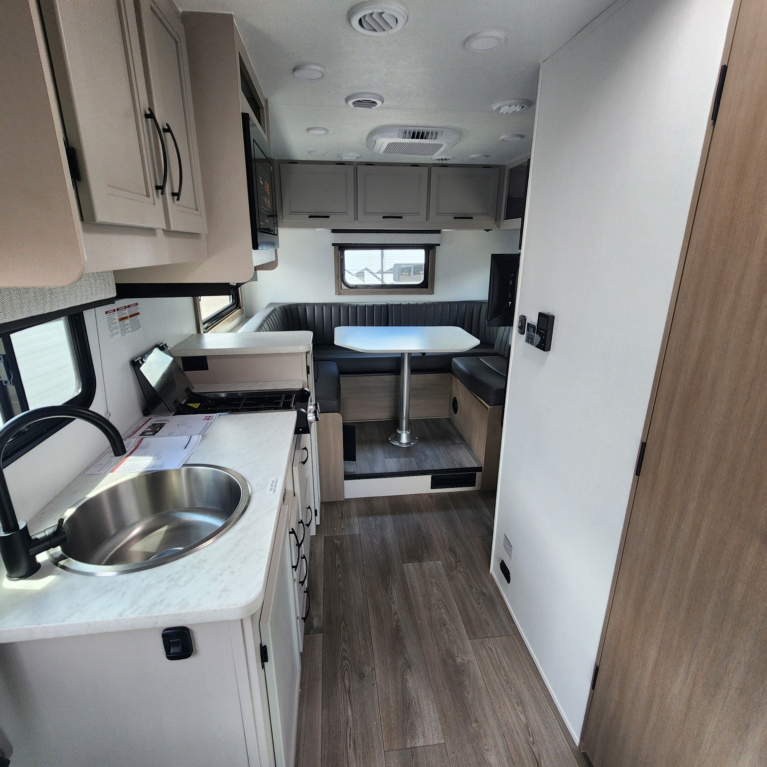 2027 ENTEGRA COACH ODYSSEY SE 20LF - Image 12