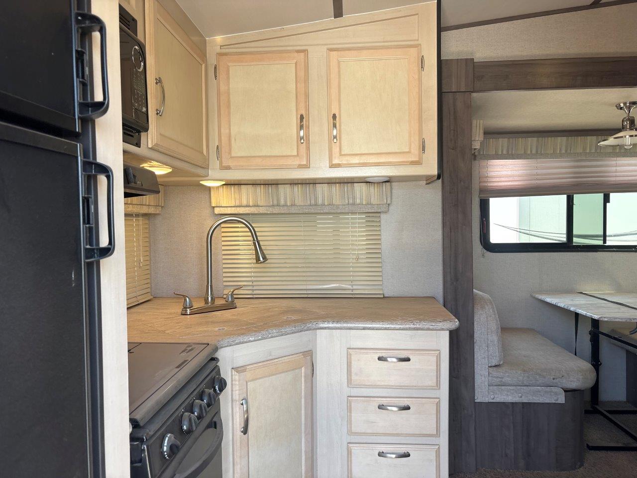 2019 Winnebago Minnie Plus 25RKS - Image 4