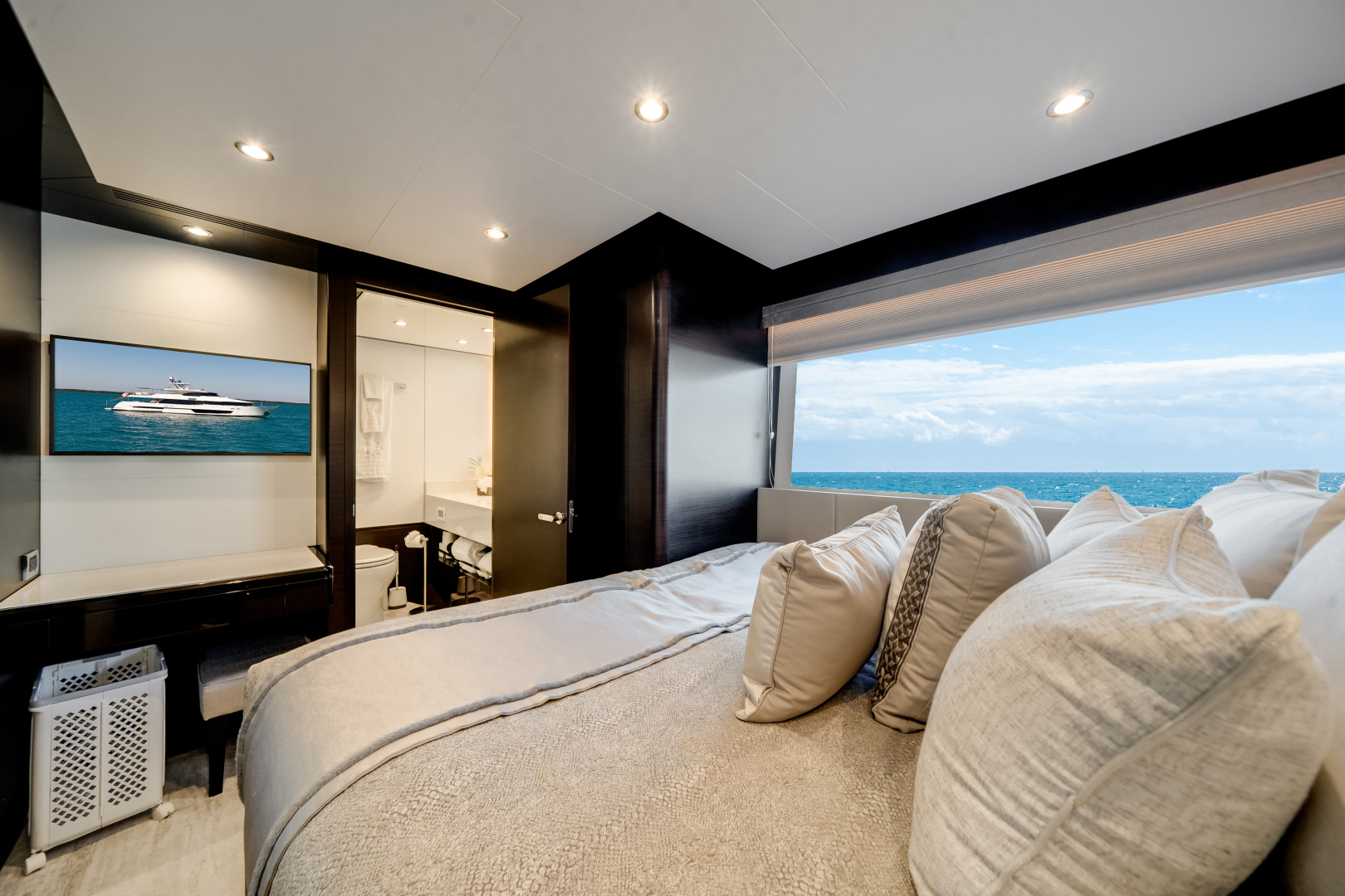 2022 Ocean Alexander 37L - Image 62