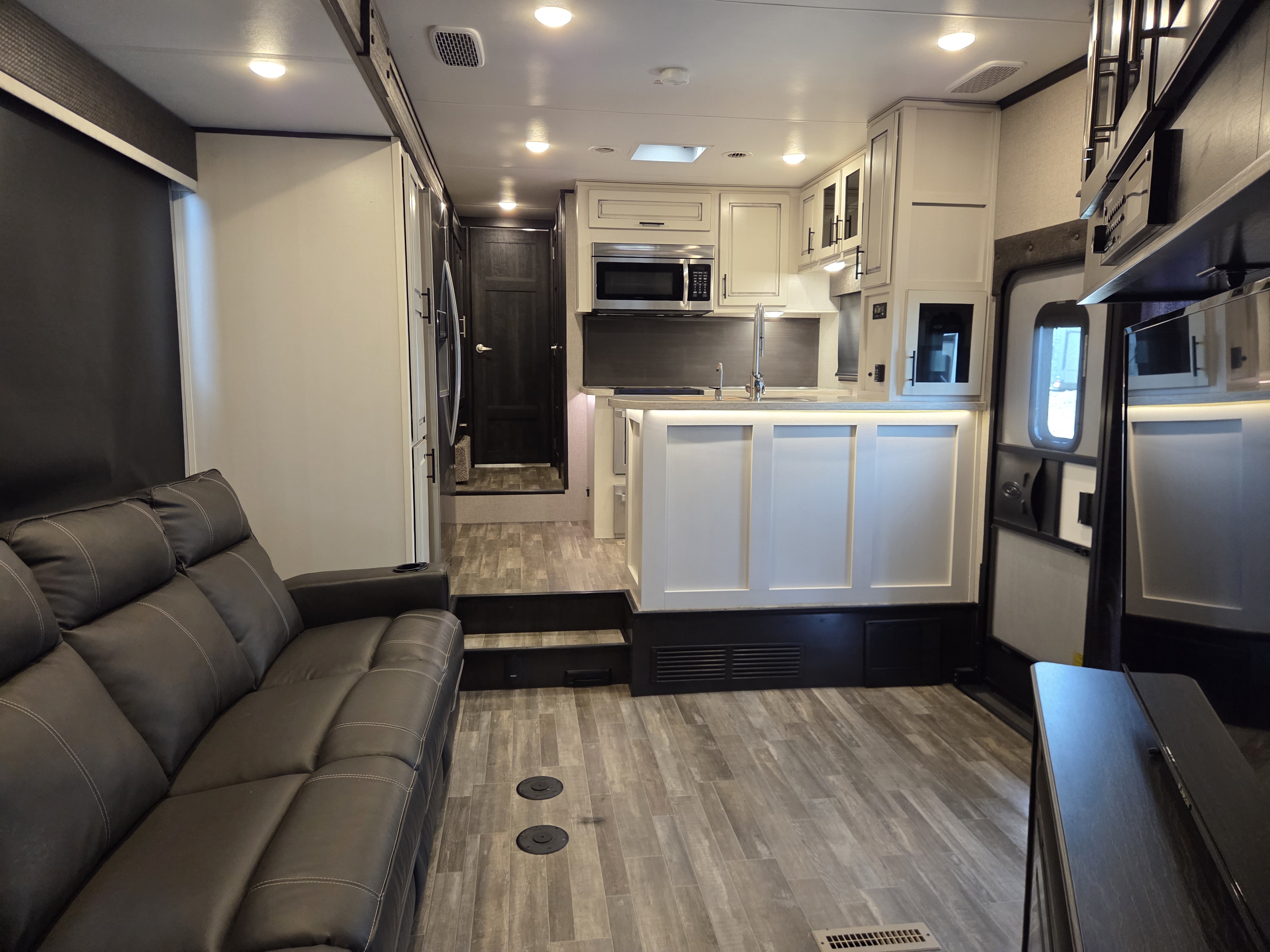 2021 Jayco Seismic 4113 - Image 14