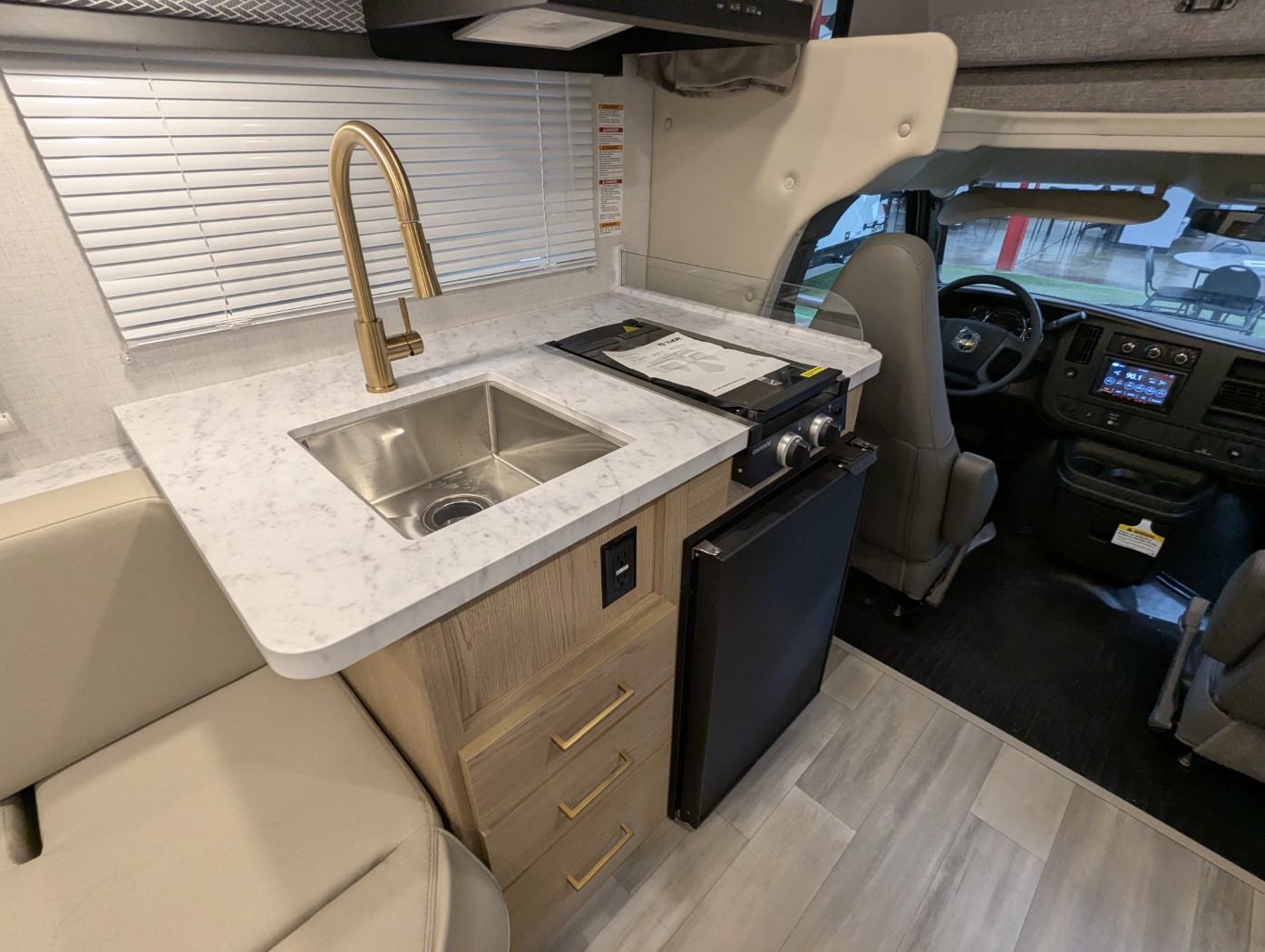 2026 Thor Motor Coach Four Winds 19X - Image 23