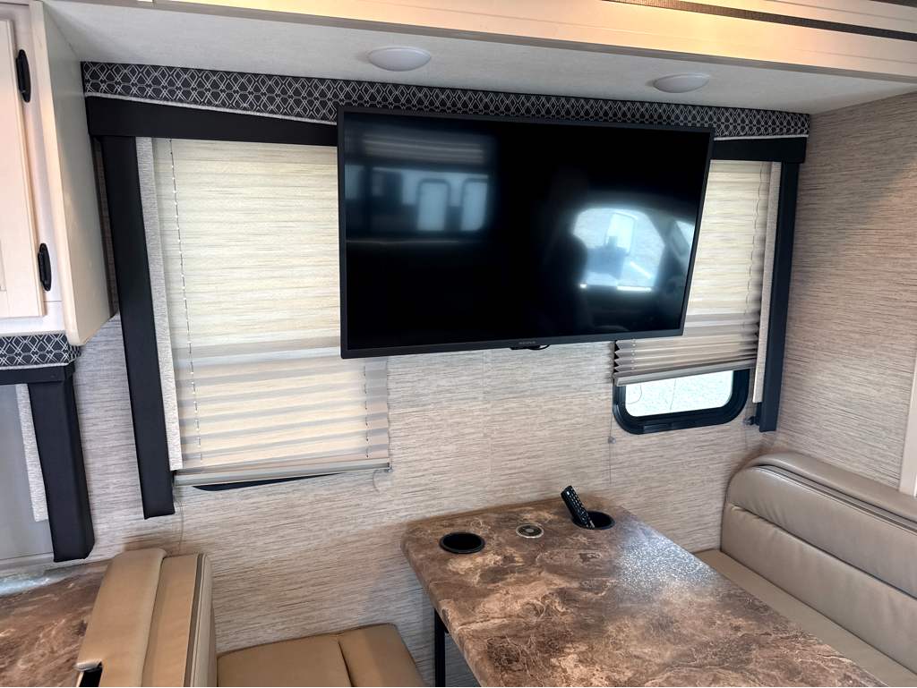 2023 THOR MOTOR COACH CHATEAU 31WV - Image 18