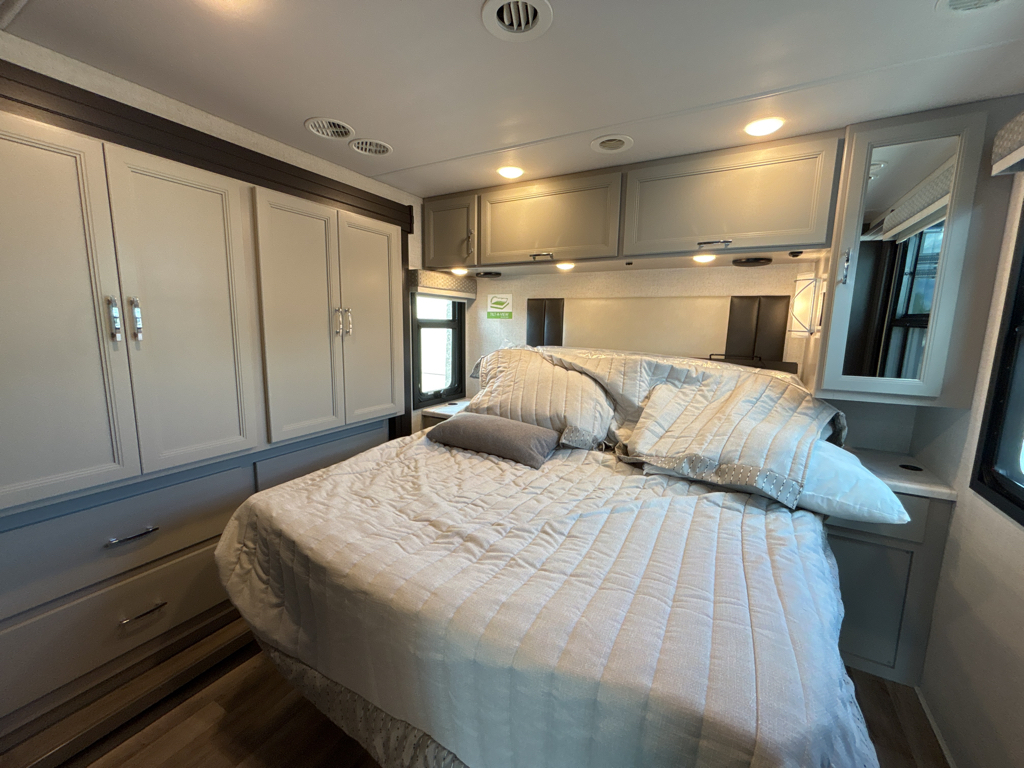 2026 THOR MOTOR COACH PALAZZO 33.6 - Image 20