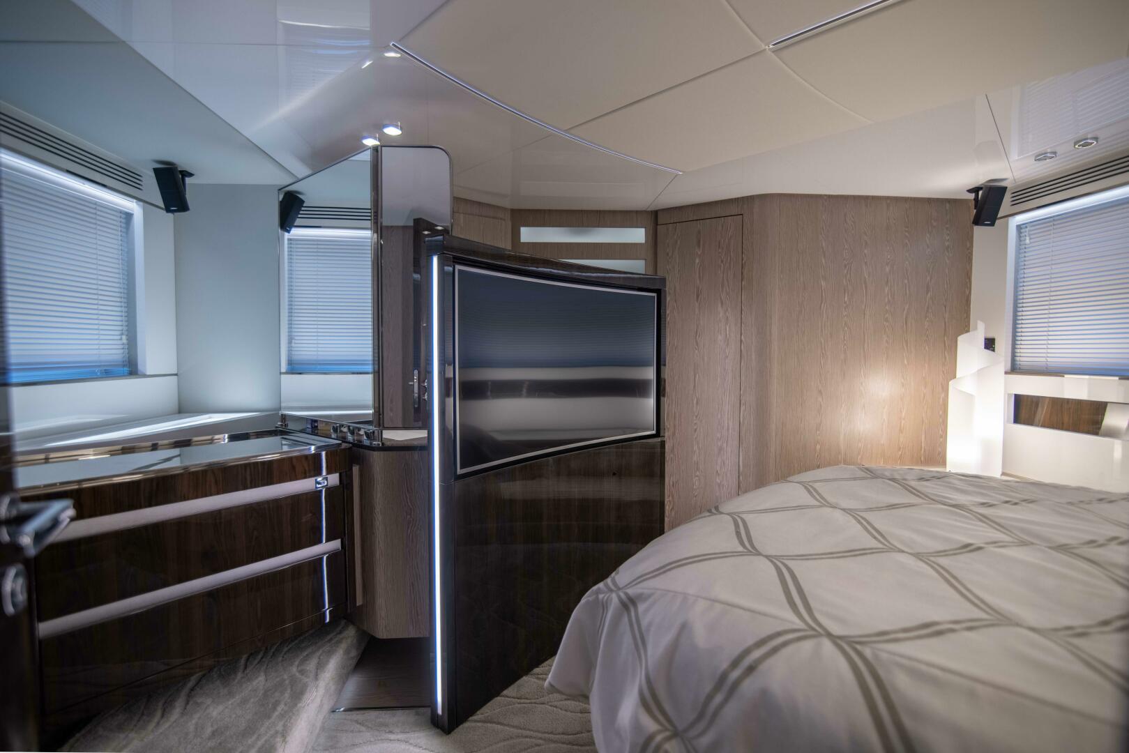 2019 Azimut S7 - Image 27
