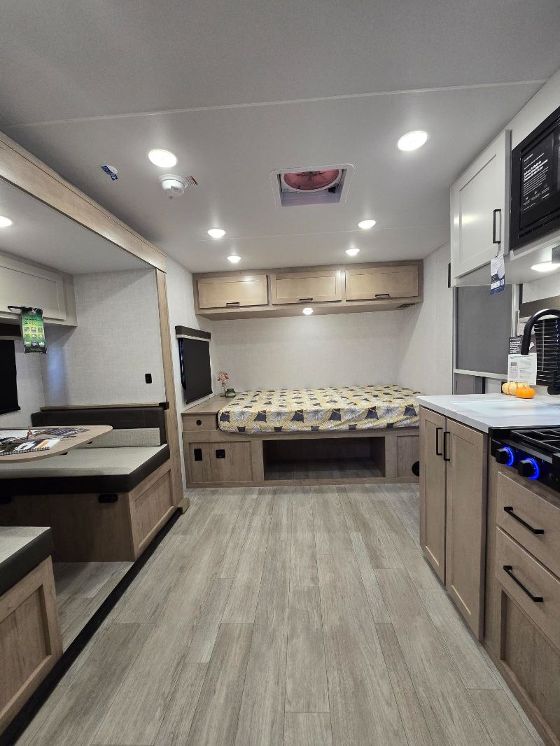 2026 Ember RV E-Series 19ETS - Image 26