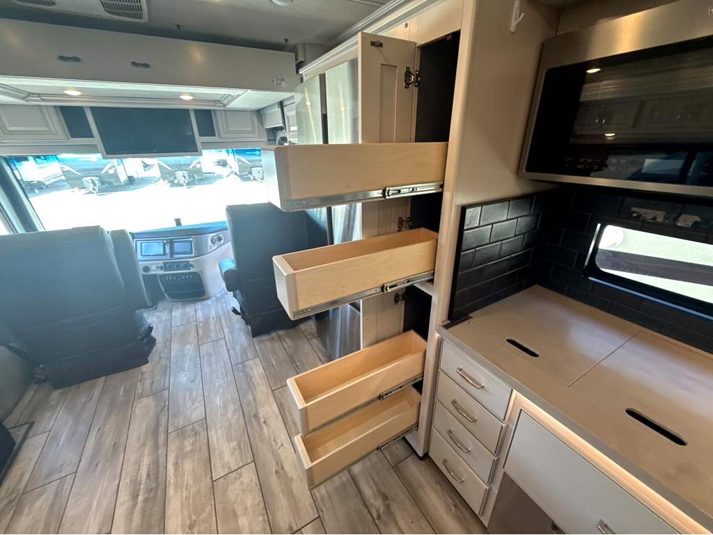 2024 FLEETWOOD DISCOVERY 38N - Image 18