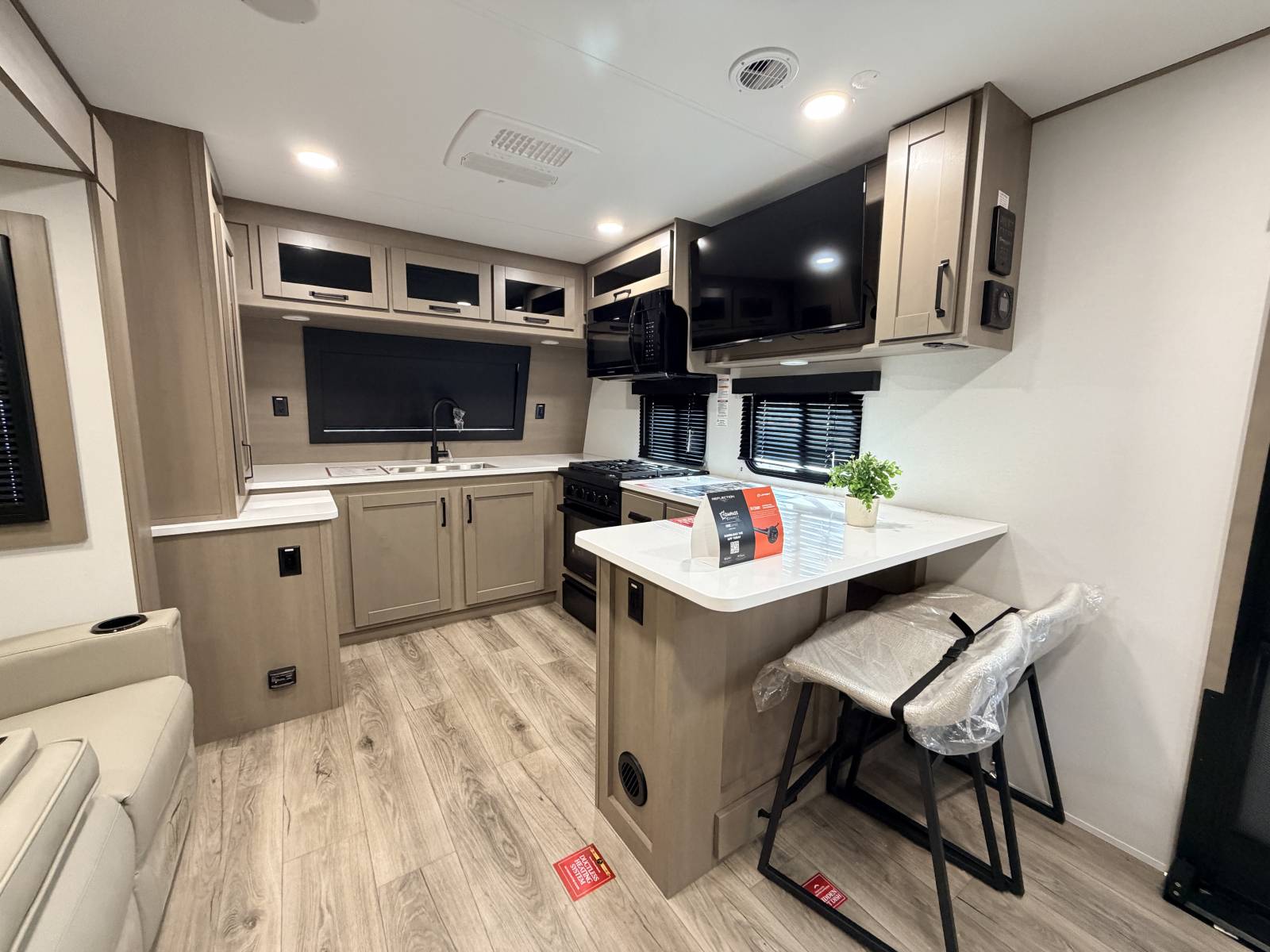 2026 Grand Design Reflection Travel Trailer 322FKTS - Image 10