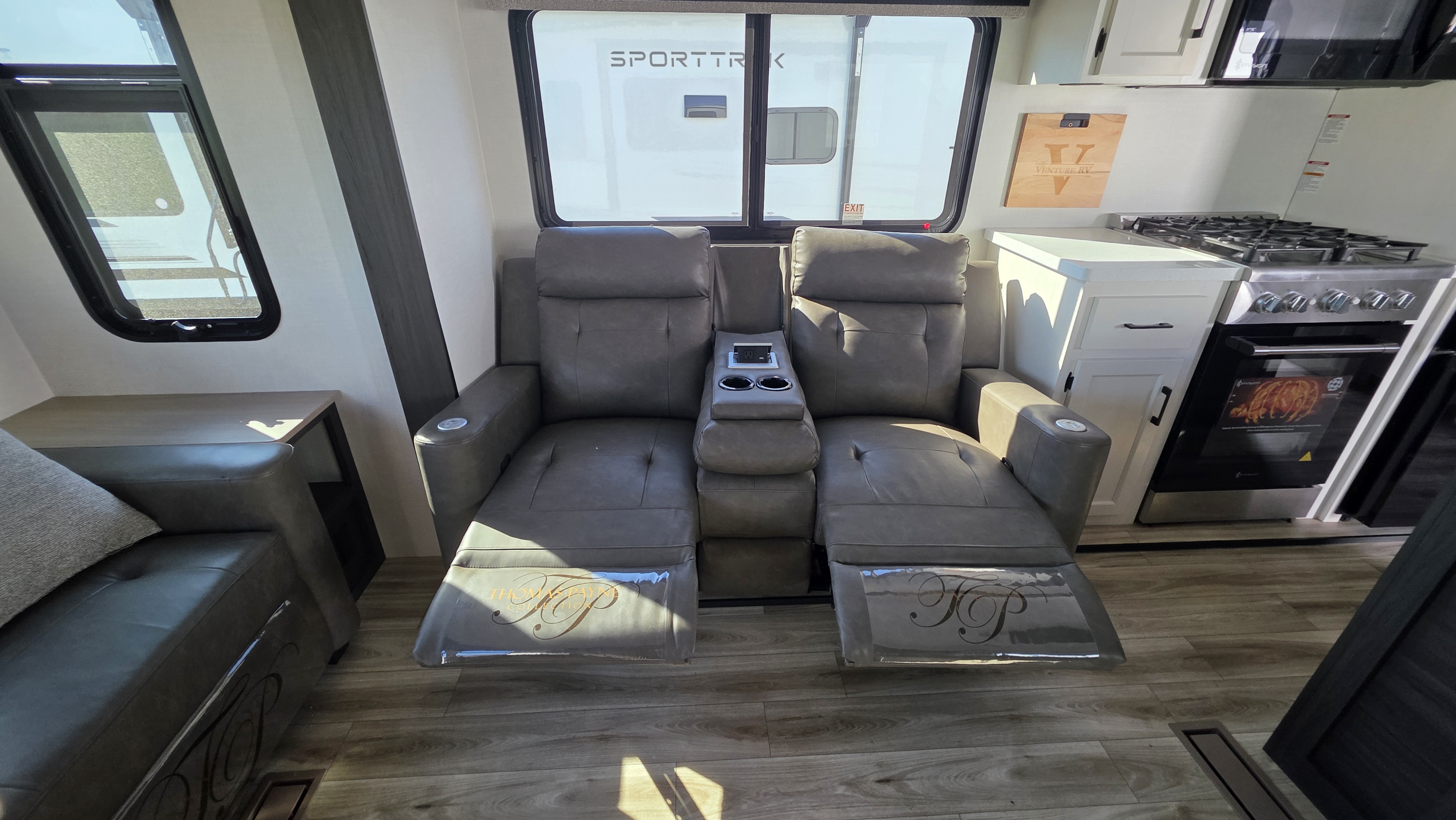 2027 VENTURE RV SPORTTREK 353VIK - Image 25