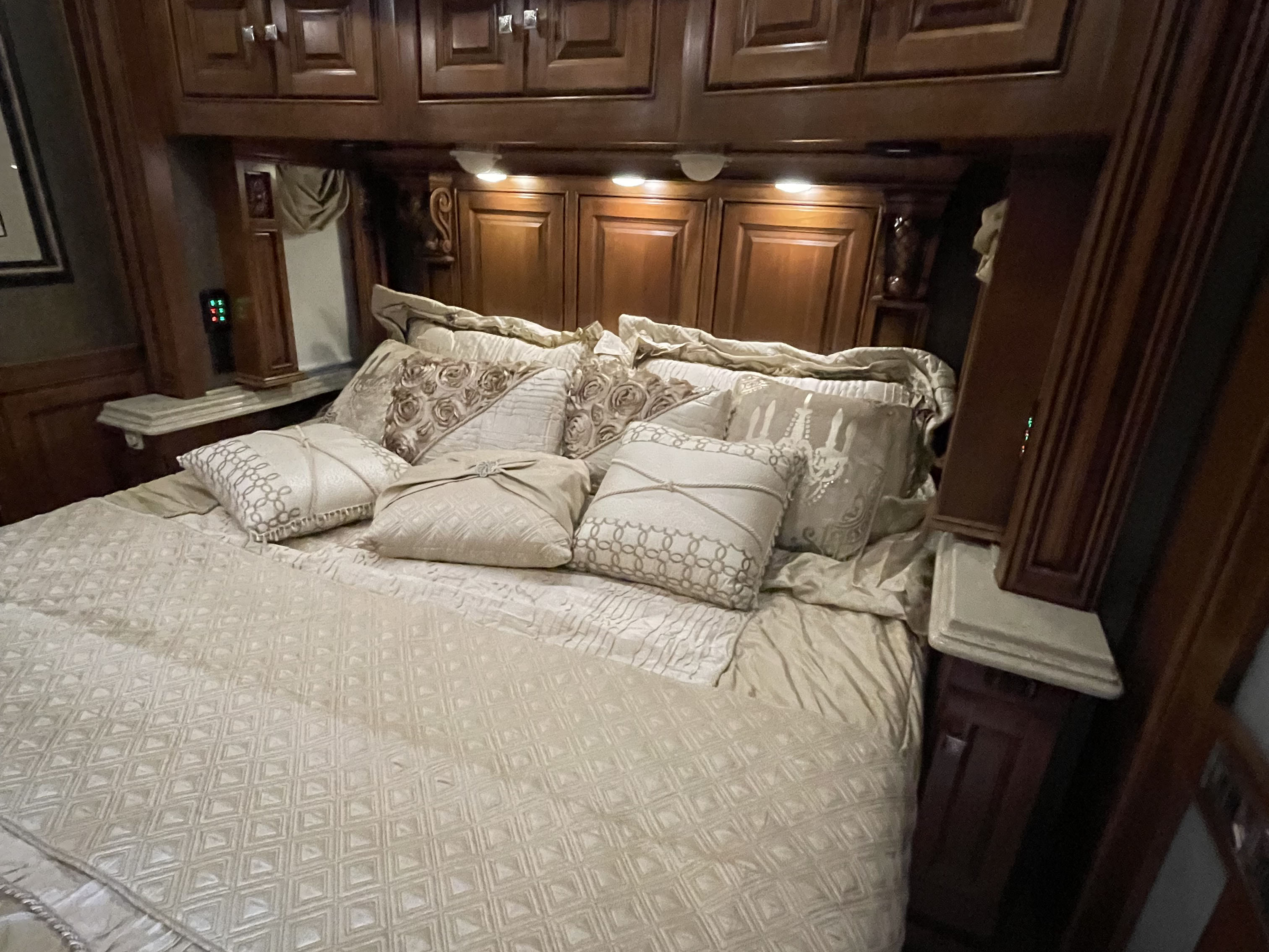 2013 TIFFIN ZEPHYR 45LZ - Image 18