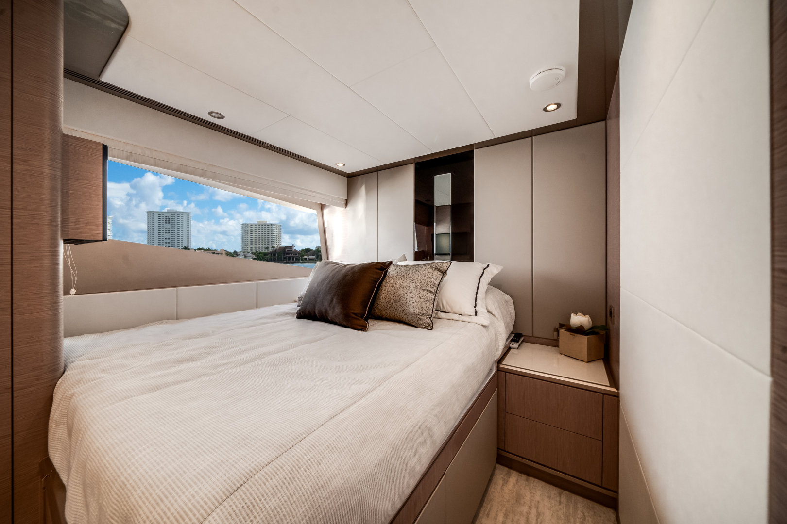 2022 Ocean Alexander 32L - Image 57
