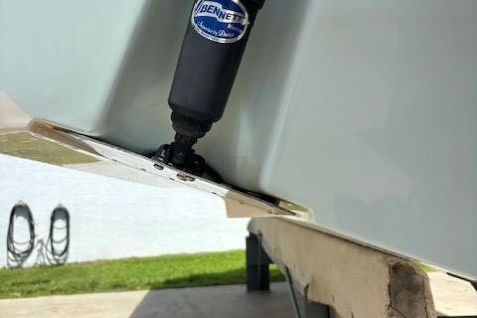 2018 Century 2600 Center Console - Image 12