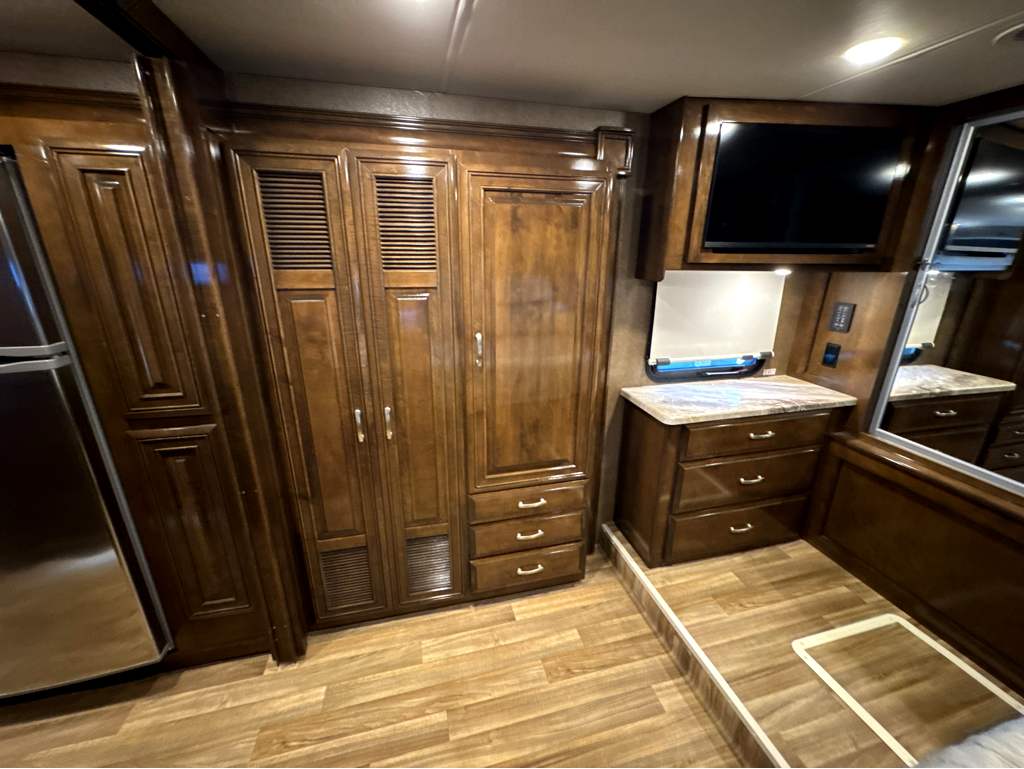 2019 THOR MOTOR COACH PALAZZO 37.4 - Image 12