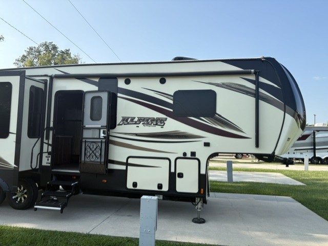 2017 Keystone ALPINE 3400rs - Image 4