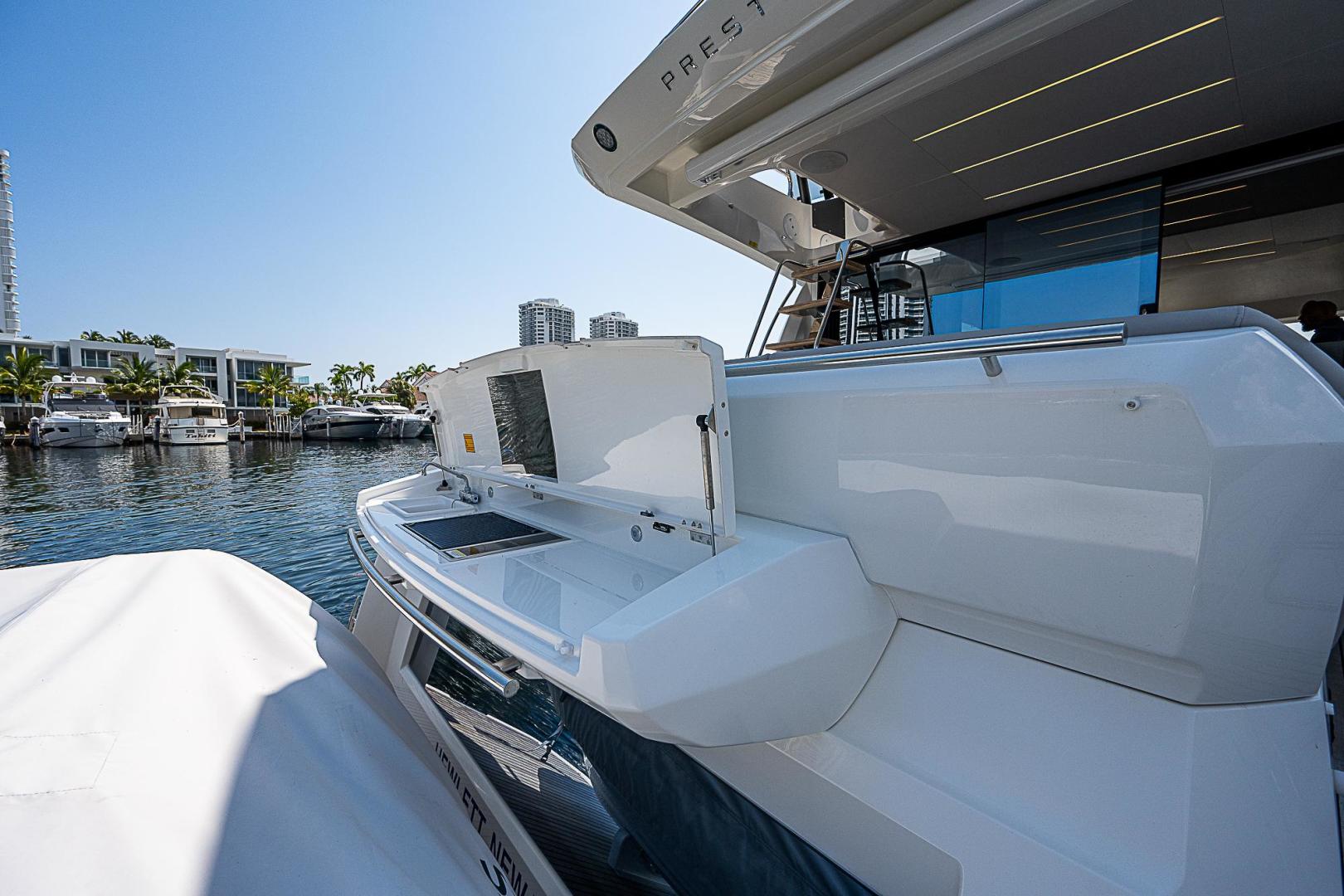 2022 Prestige 520 Fly - Image 10