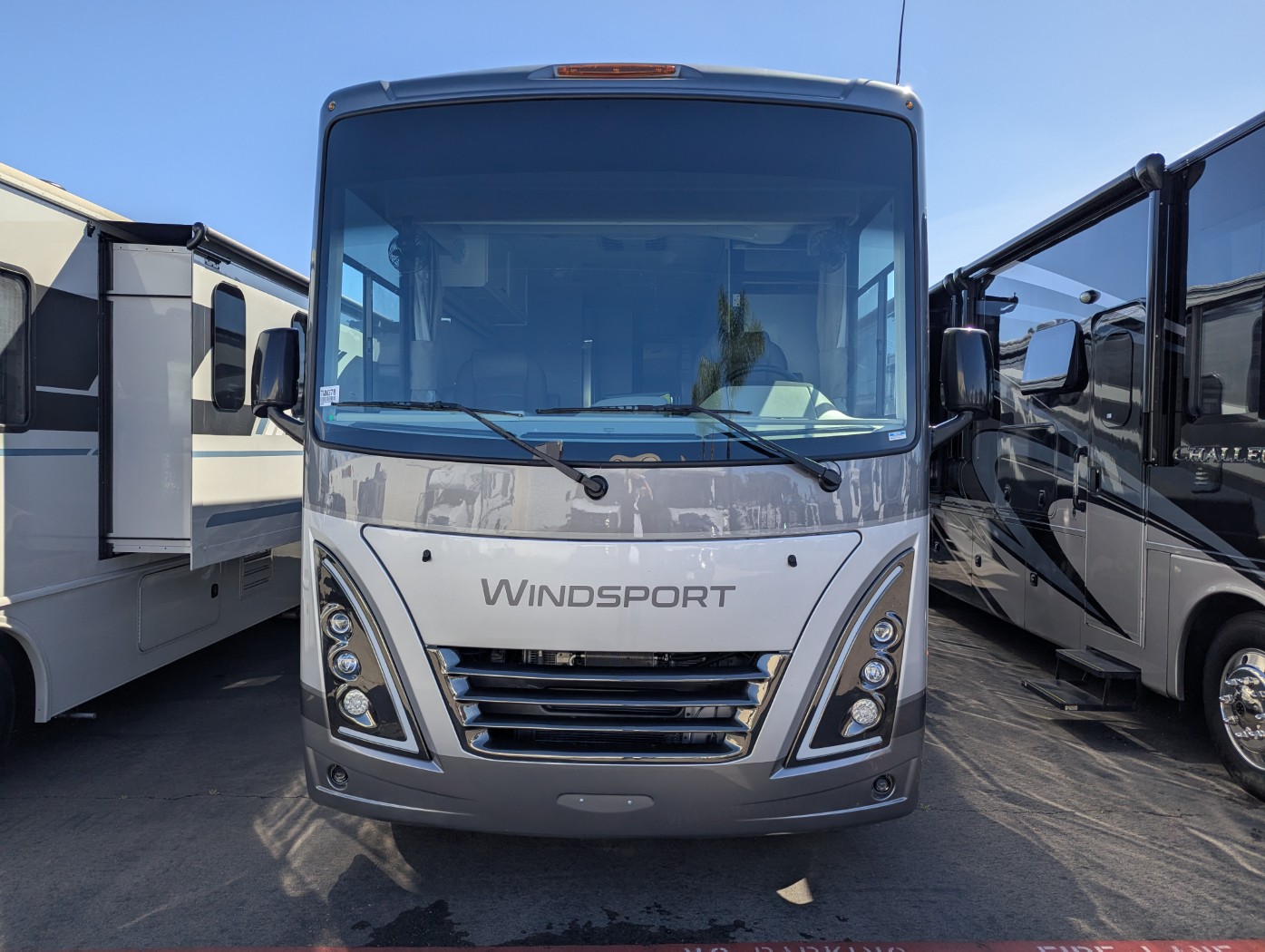 2026 Thor Motor Coach Windsport 35J - Image 2