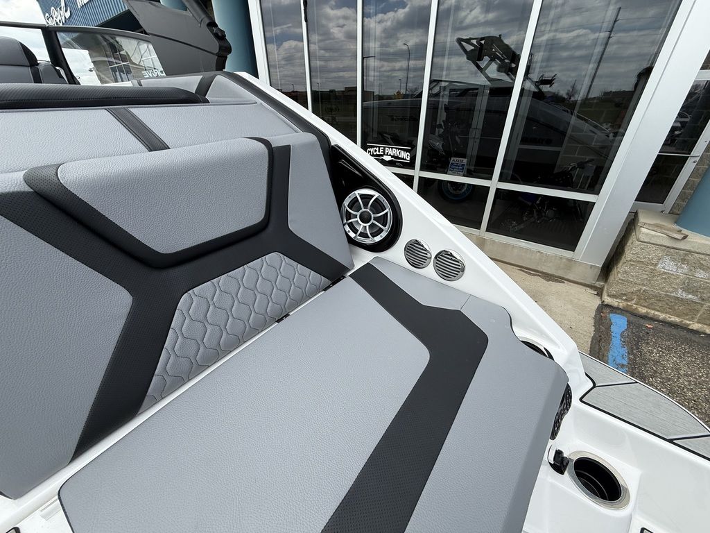 2026 Yamaha Boats 222XD - Image 40