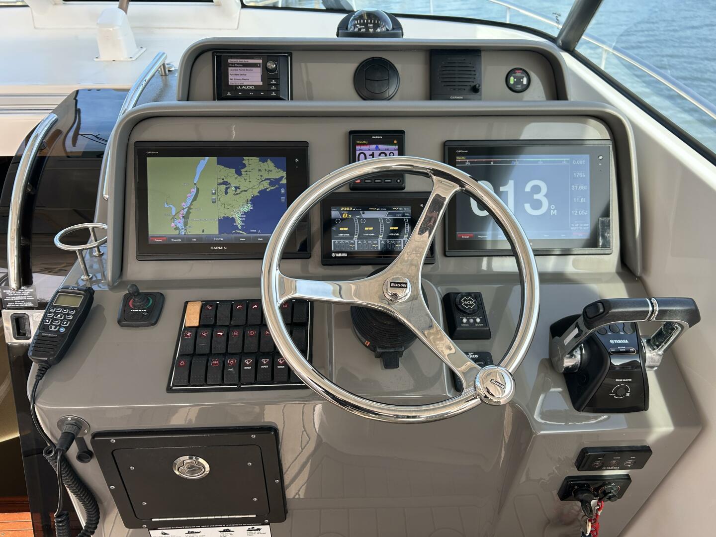 2018 Pursuit OS 385 Offshore - Image 12
