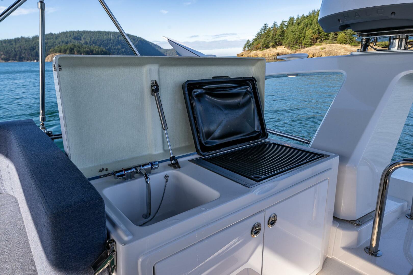 2023 Nimbus 405 Flybridge - Image 11