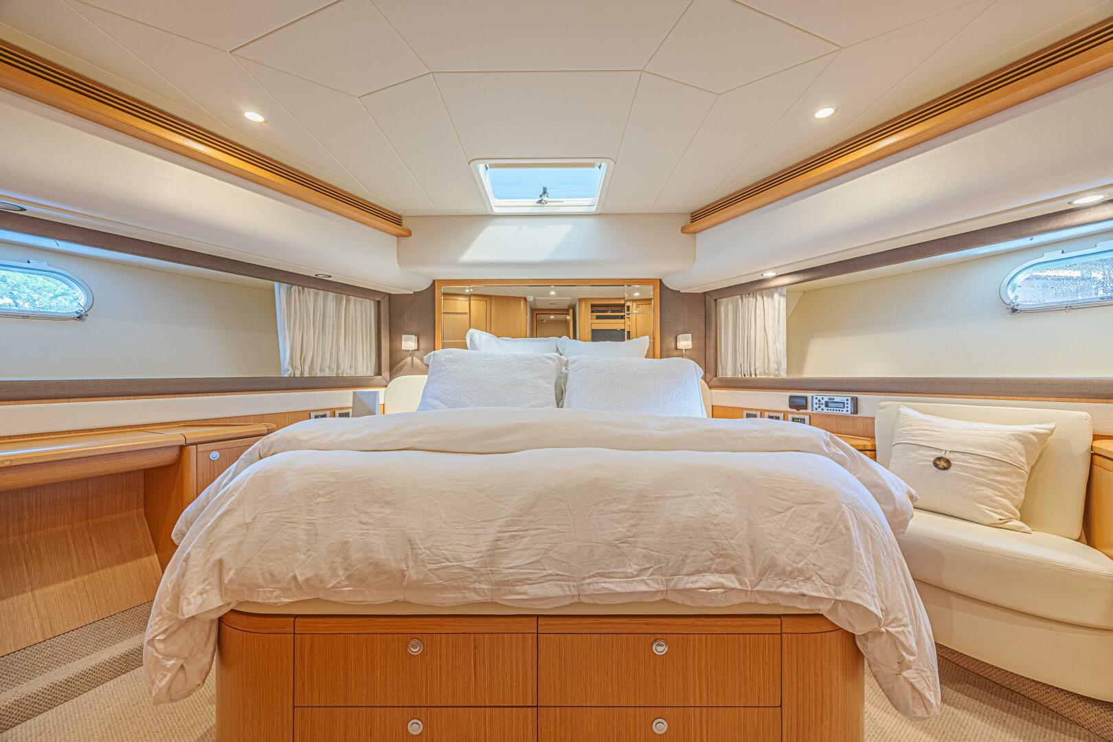 2011 Ferretti Yachts 830 - Image 69