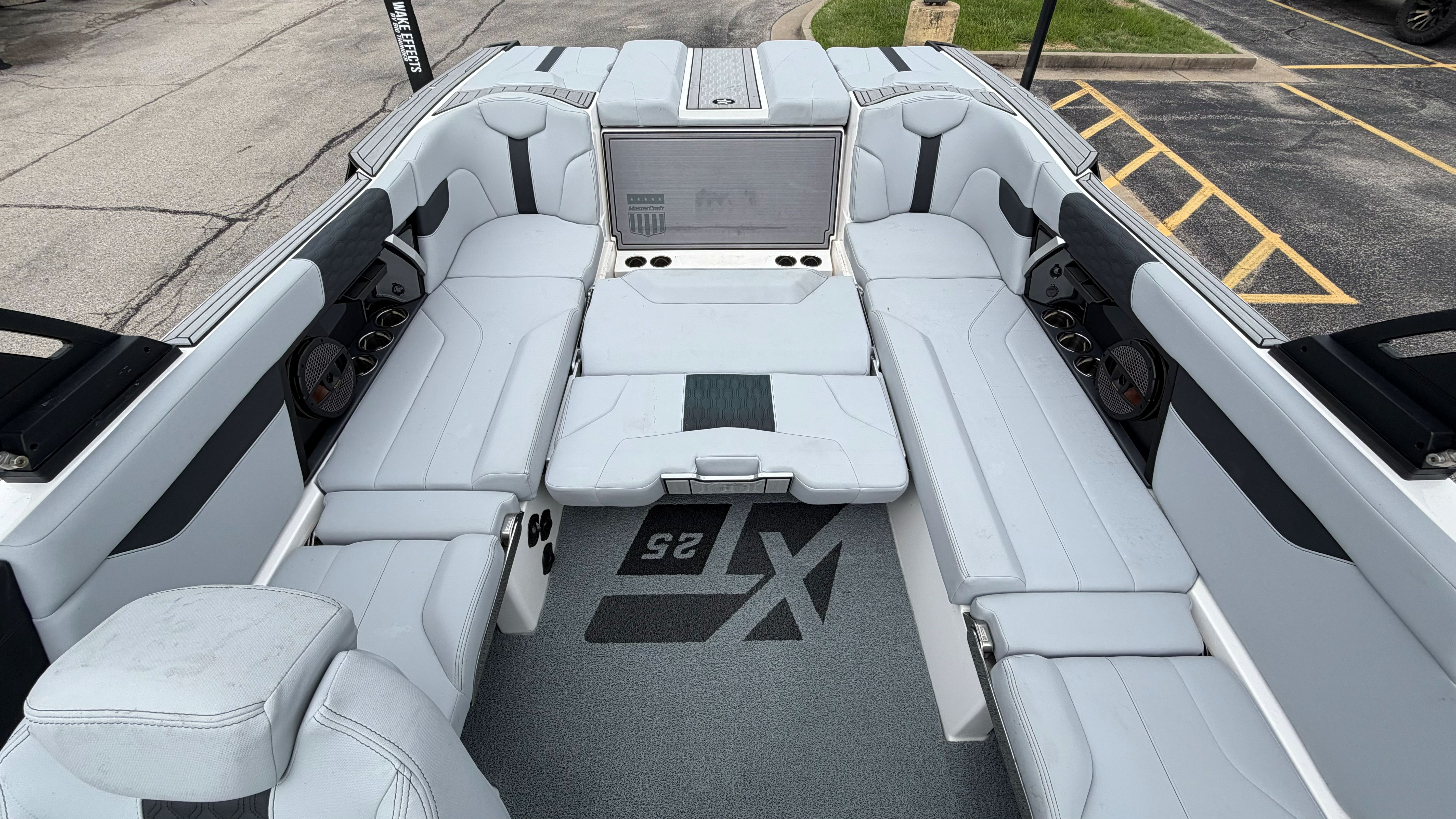 2024 MasterCraft XT25 - Image 42