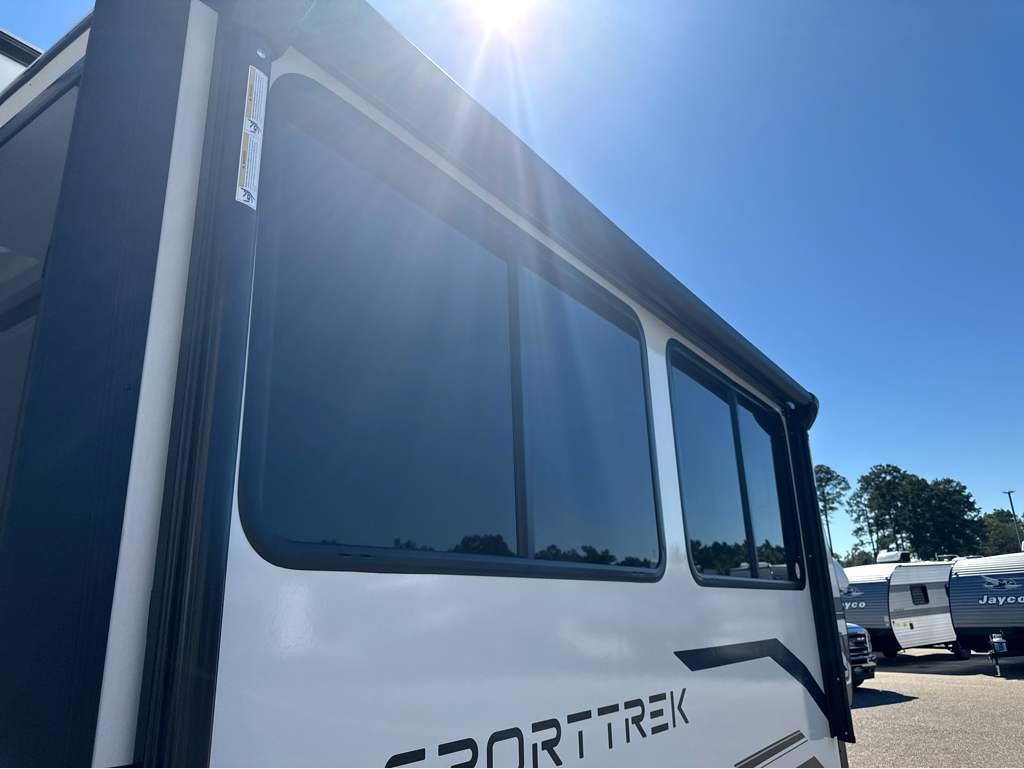 2027 VENTURE RV SPORTTREK 282VIK - Image 5