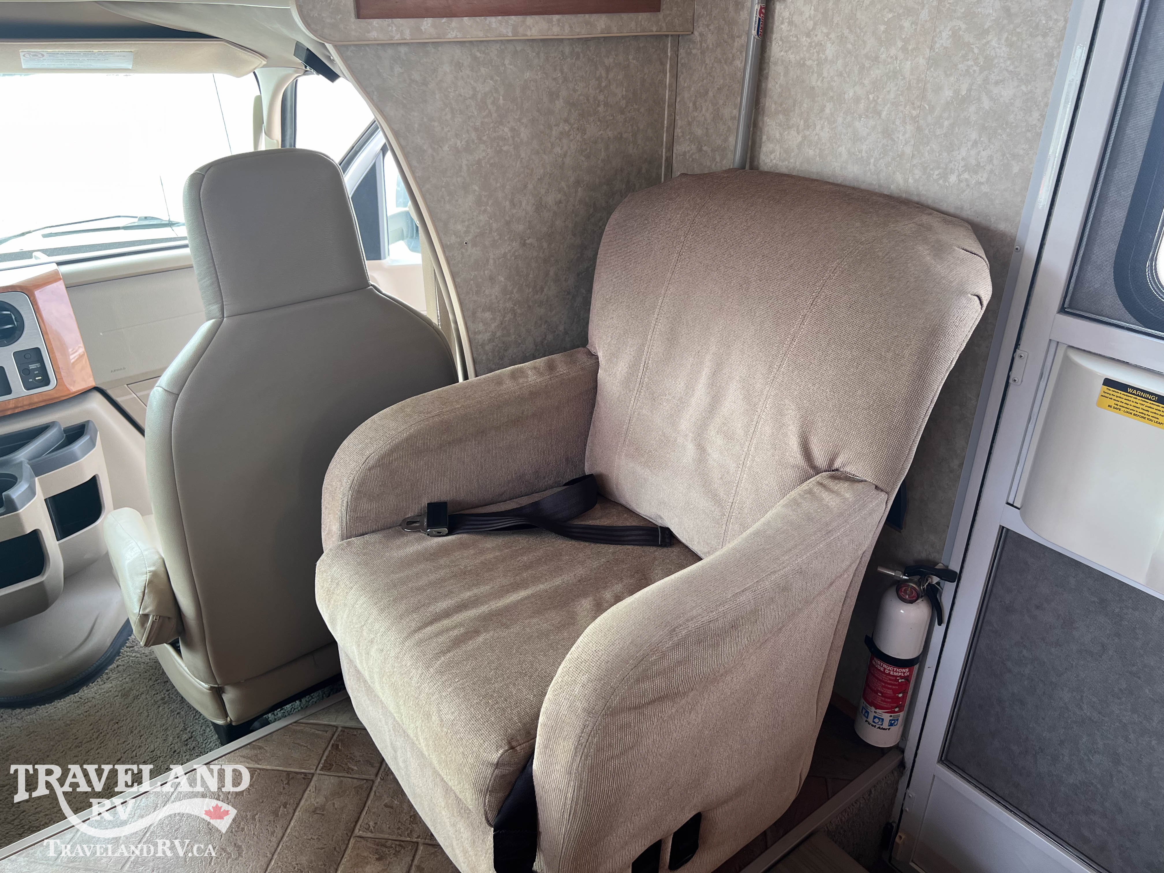 2010 Winnebago Access 24V - Image 12