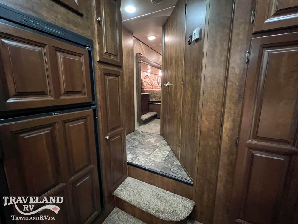 2015 Coachmen Chaparral Signature 327RLKS - Image 22