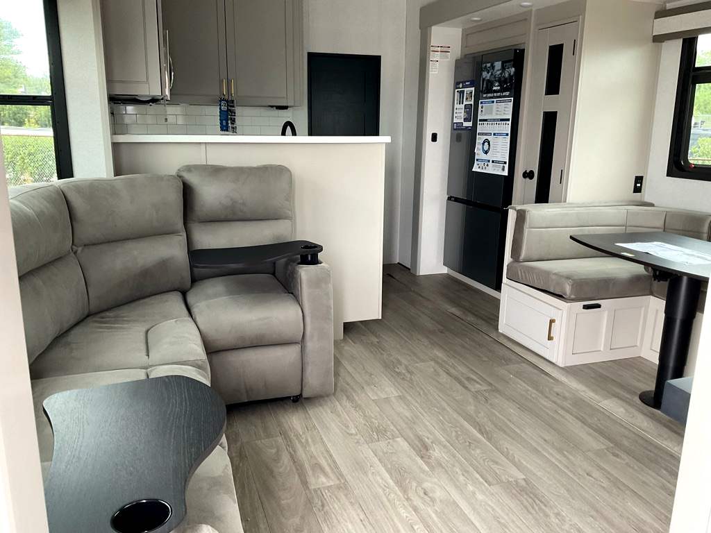 2027 JAYCO NORTH POINT 391TBBH - Image 6