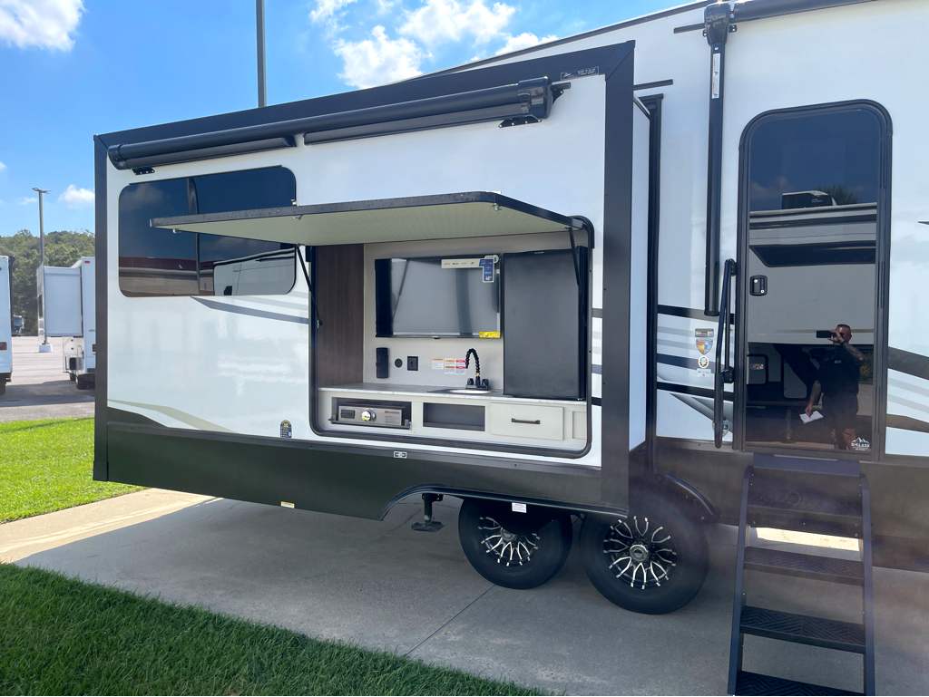 2027 VENTURE RV SPORTTREK 353VRK - Image 3
