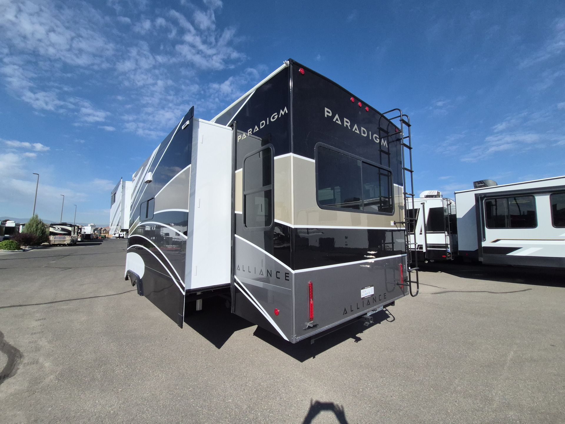 2027 Alliance RV Paradigm 340RL - Image 7