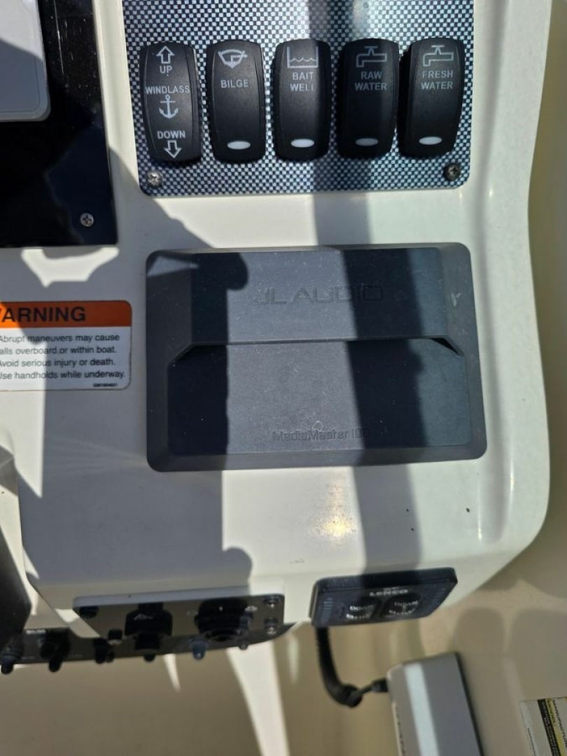 2008 Hydra-Sports 2200 DC - Image 10