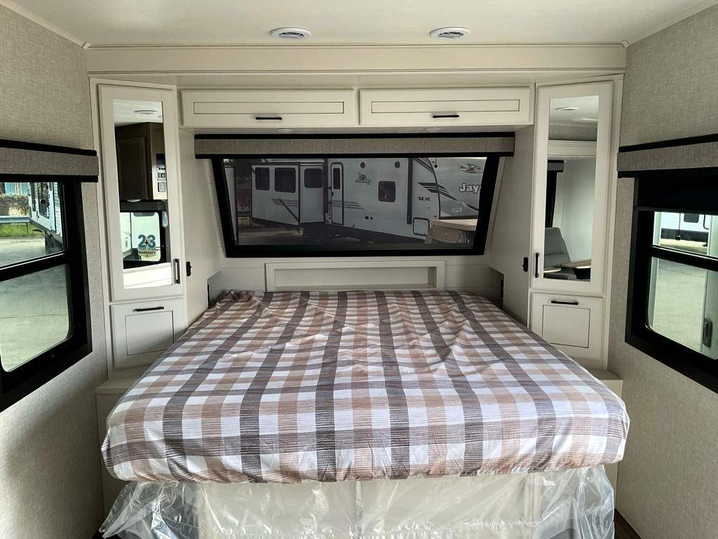 2025 JAYCO Eagle 230 MLCS HT - Image 10