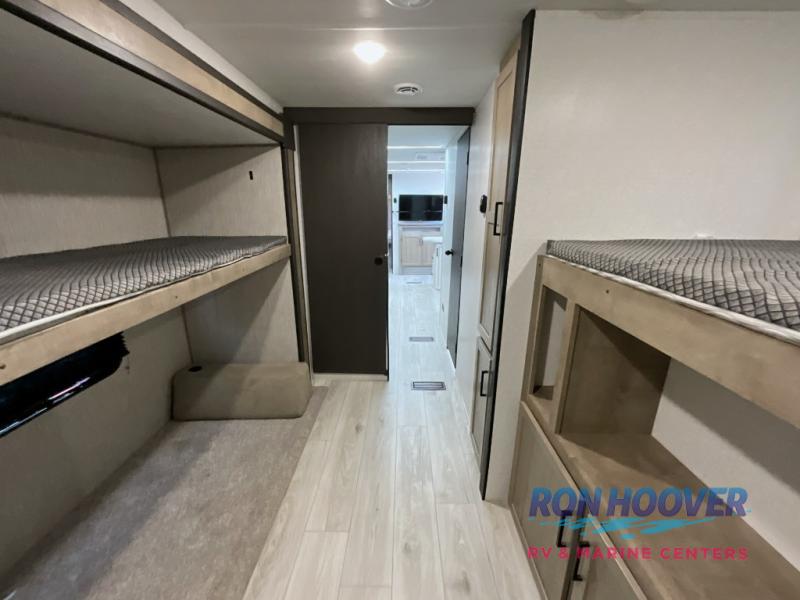 2025 KEYSTONE 310BR - Image 24