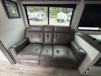 2027 VENTURE RV SIENNA 311VDB - Image 12