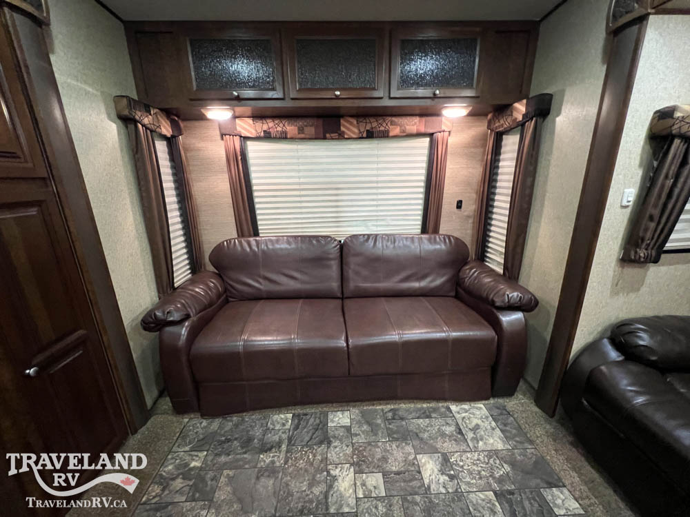 2015 Coachmen Chaparral Signature 327RLKS - Image 19