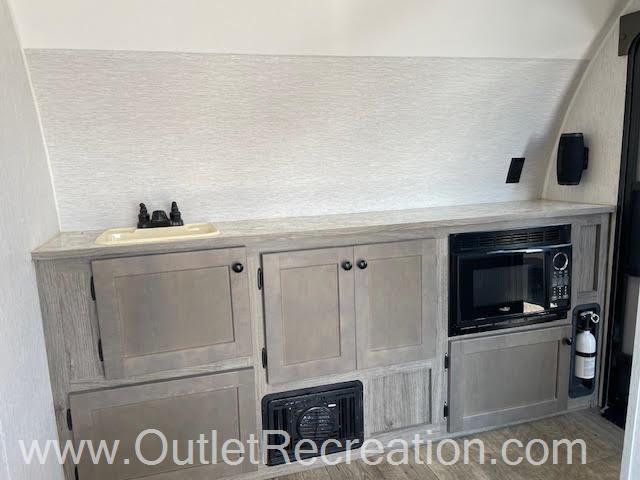 2023 SUNSET PARK RV SUNRAY 139T - Image 14