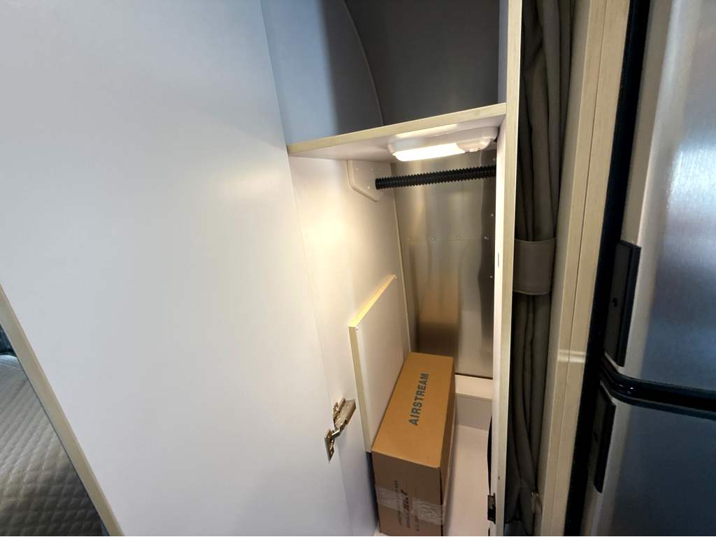 2026 AIRSTREAM FLYING CLOUD 28RBQ - Image 22