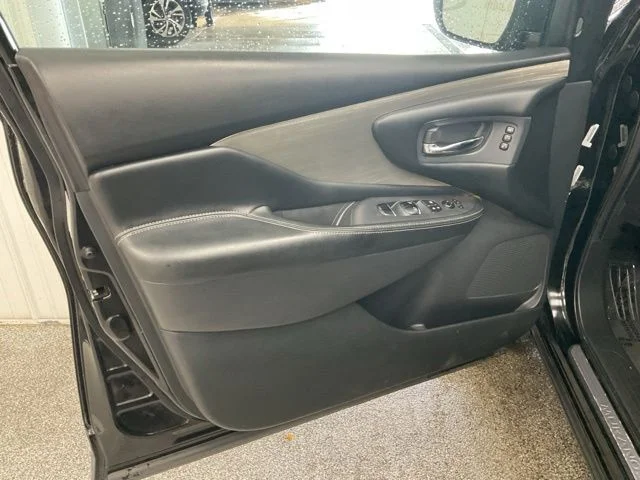 2018 Nissan Murano Utility 4D Platinum AWD V6 - Image 11