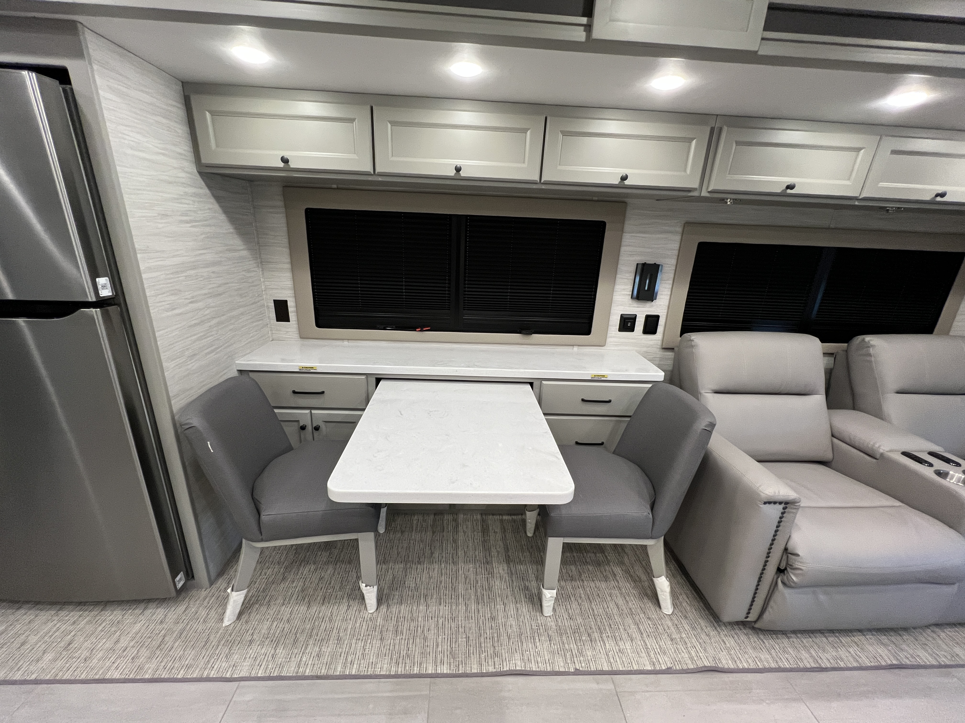 2027 Tiffin Allegro Bay 38 AB - Image 22