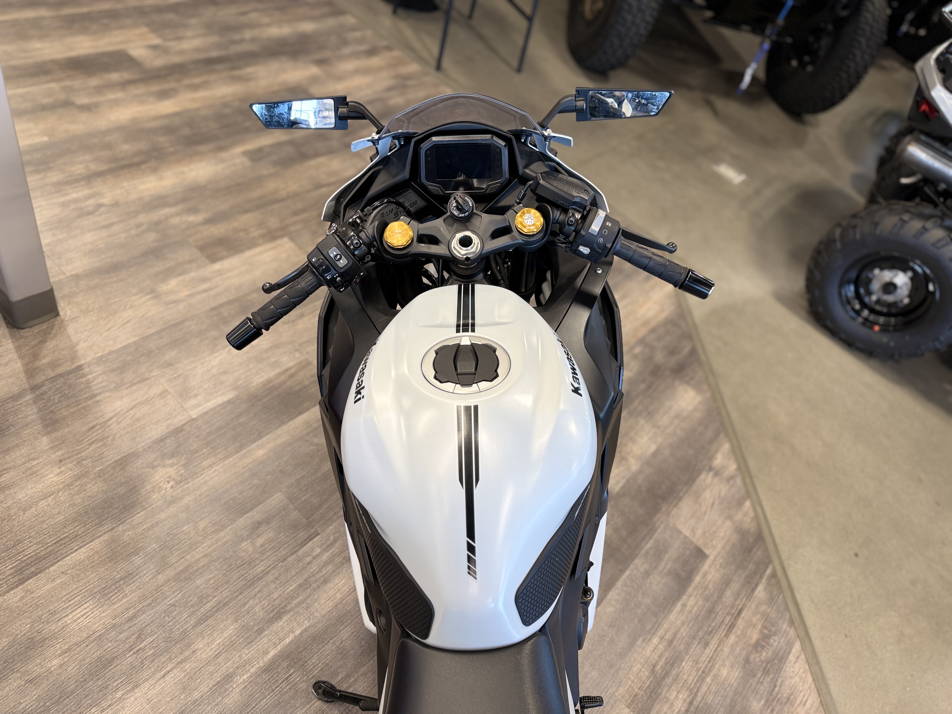 2025 Kawasaki NINJA® ZX™-4RR ABS - Image 15
