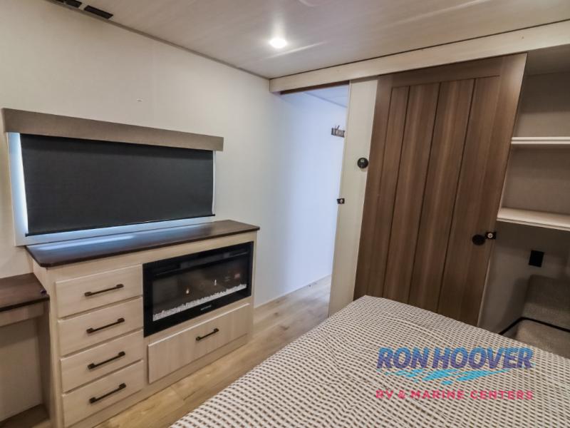 2026 FOREST RIVER 302RDBS - Image 27