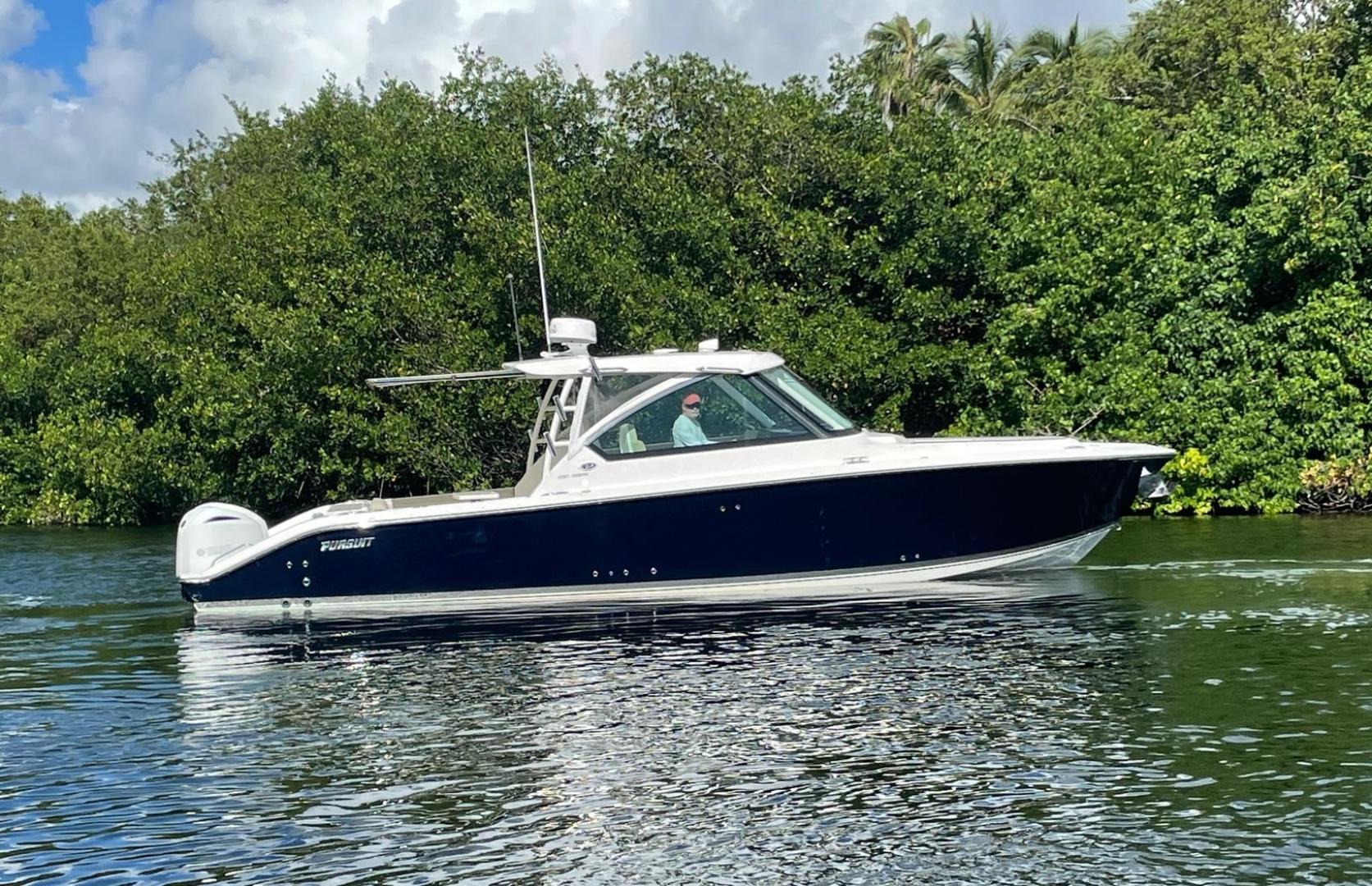 2018 Pursuit 325 DC - Image 3